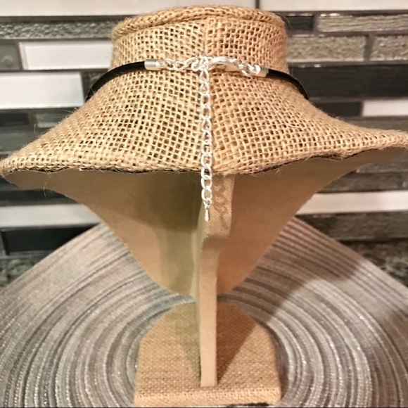 𝅺gorgeous Statement Necklace - Picture 4 of 7